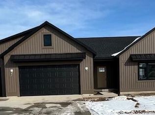 8976 Courtland Hills Ct NE, Rockford, MI 49341