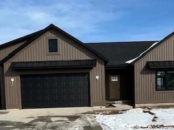 8976 Courtland Hills Ct NE, Rockford, MI 49341