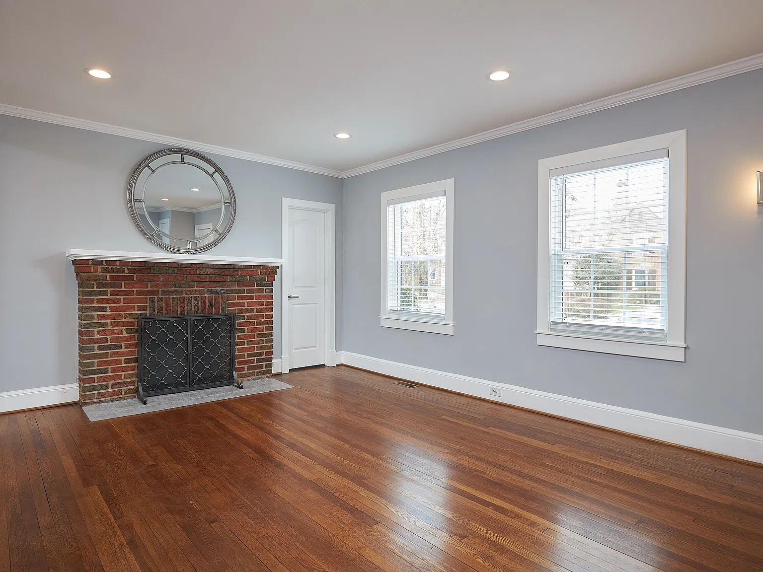5 bed, 2700 sqft, $6,900 — Photo 4