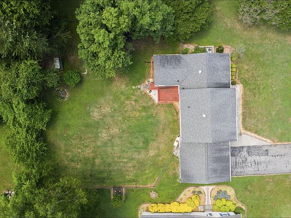 4th image of 2915 Lilac Dr NW