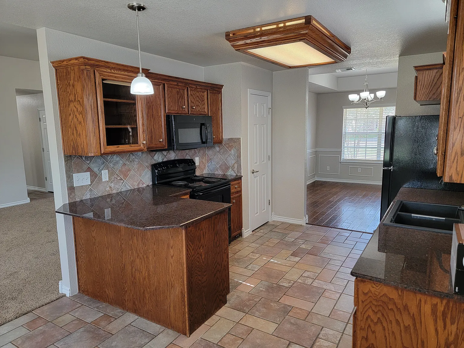 4 bed, 1900 sqft, $1,995 — Photo 4