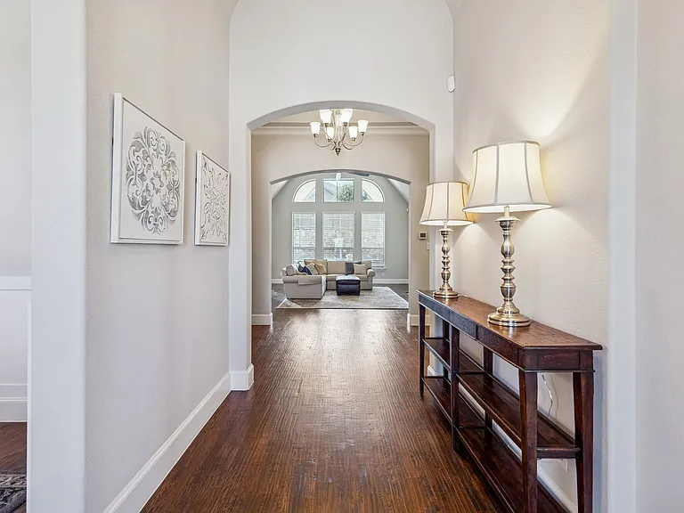701 Cherrywood Dr — Photo 5