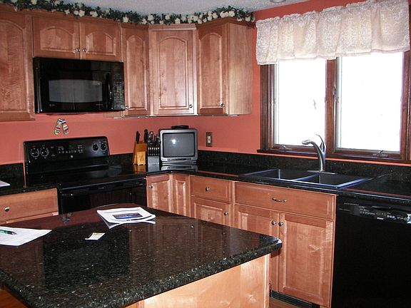 brand new kitchen w/granite