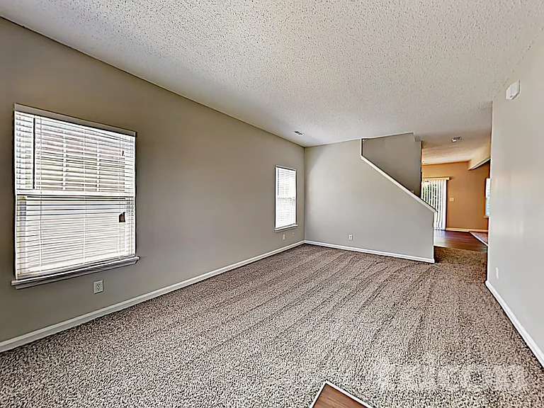 3916 Roundwood Dr — Photo 2
