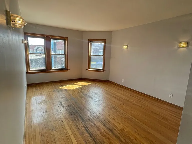 4022 W Montrose Ave — Photo 16