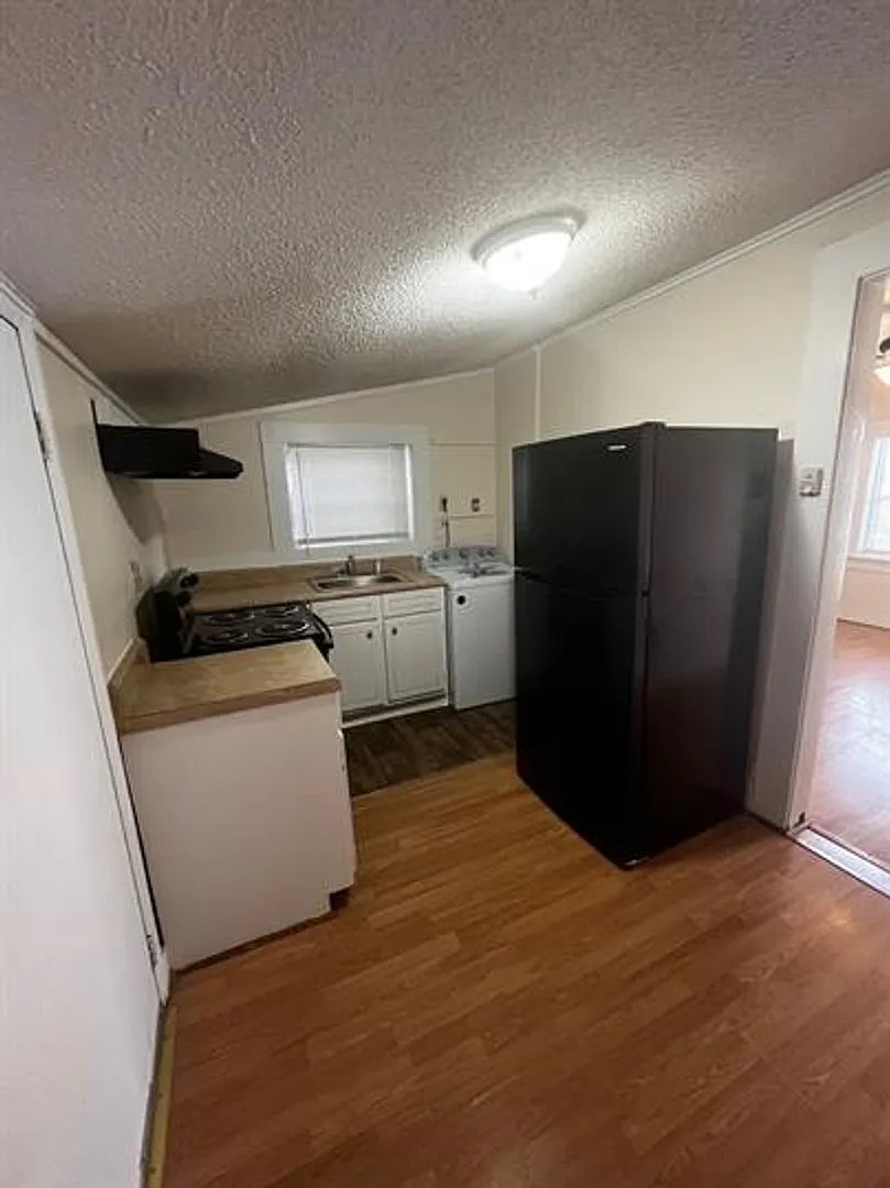 Charming 1 Bed, 1 Bath Home! — Photo 3