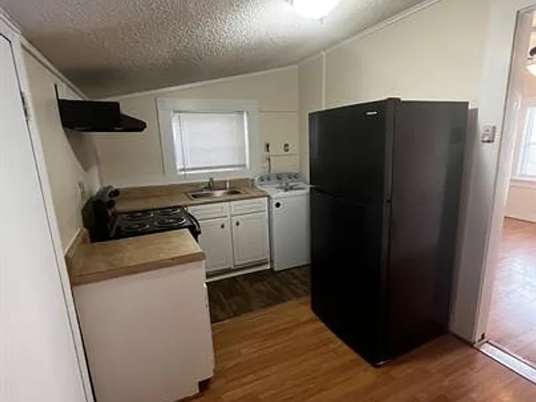 408 Hiley St — Photo 3