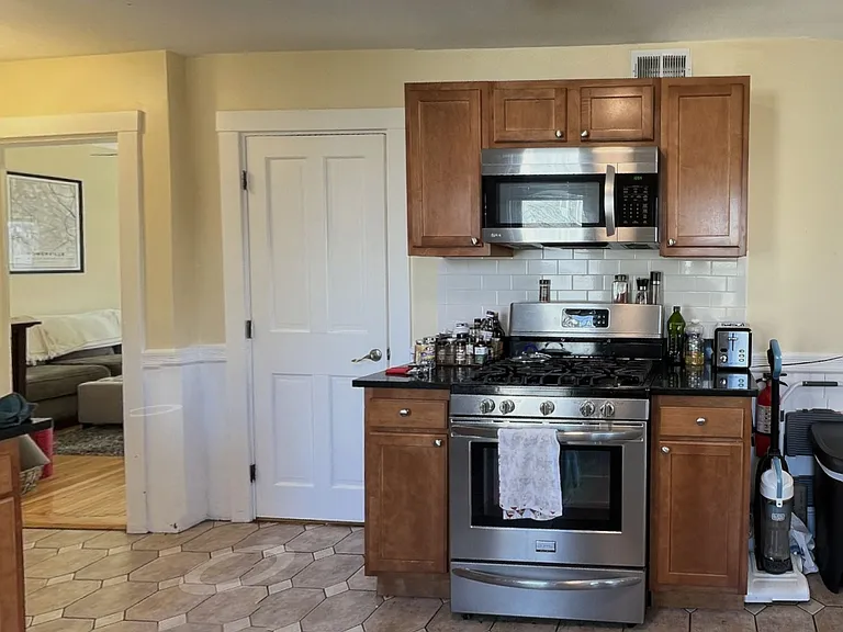 166 Elm St #2 — Photo 3