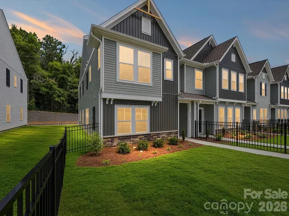 6605 Fire Lily Ln, Charlotte, NC 28216