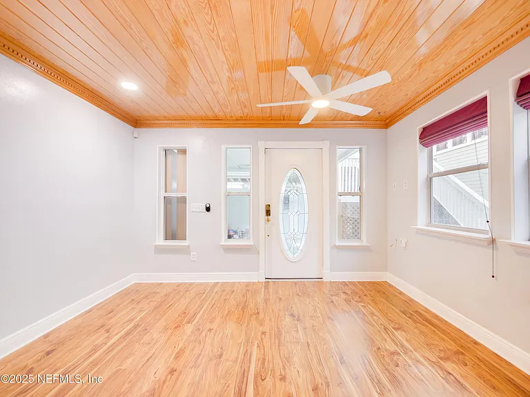 6472 Putnam St — Photo 4