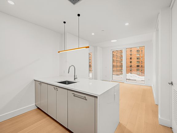 4th image of 250 W 49th St #2601
