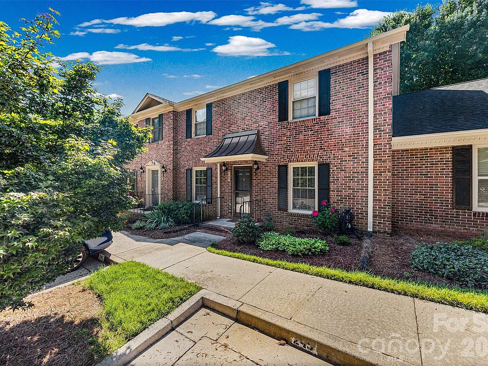 1st image of 245 Pointe Cir
