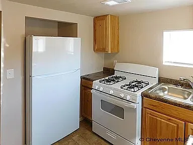 317 E 18th St — Photo 4