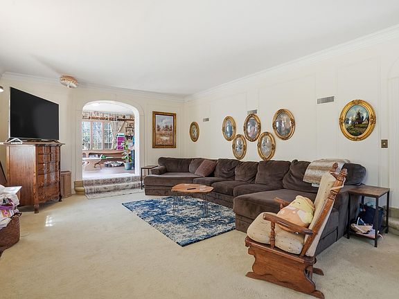 4th image of 1805 West Blvd