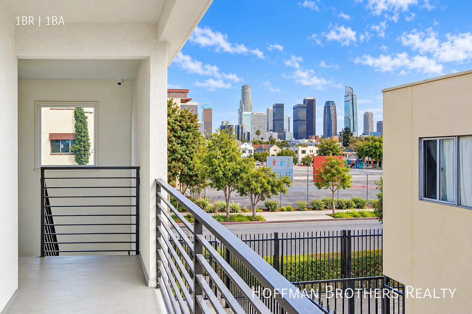 Renovated Westlake 1BR with High Ceilings, Natural Light, Updated Kitchen & Pet-Friendly Living! — Photo 3