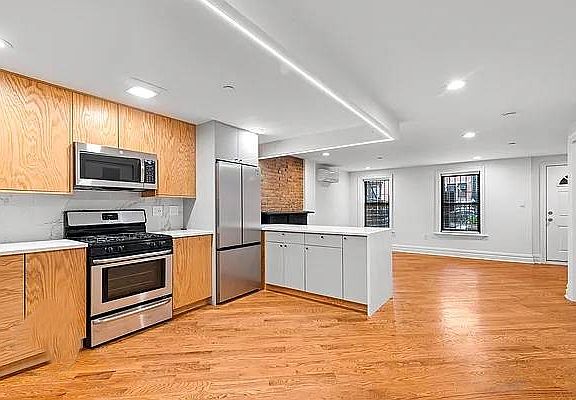 3rd image of 258 Clifton Pl #1