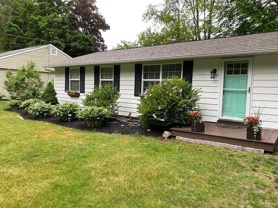 1st image of 9 Pleasant Dr