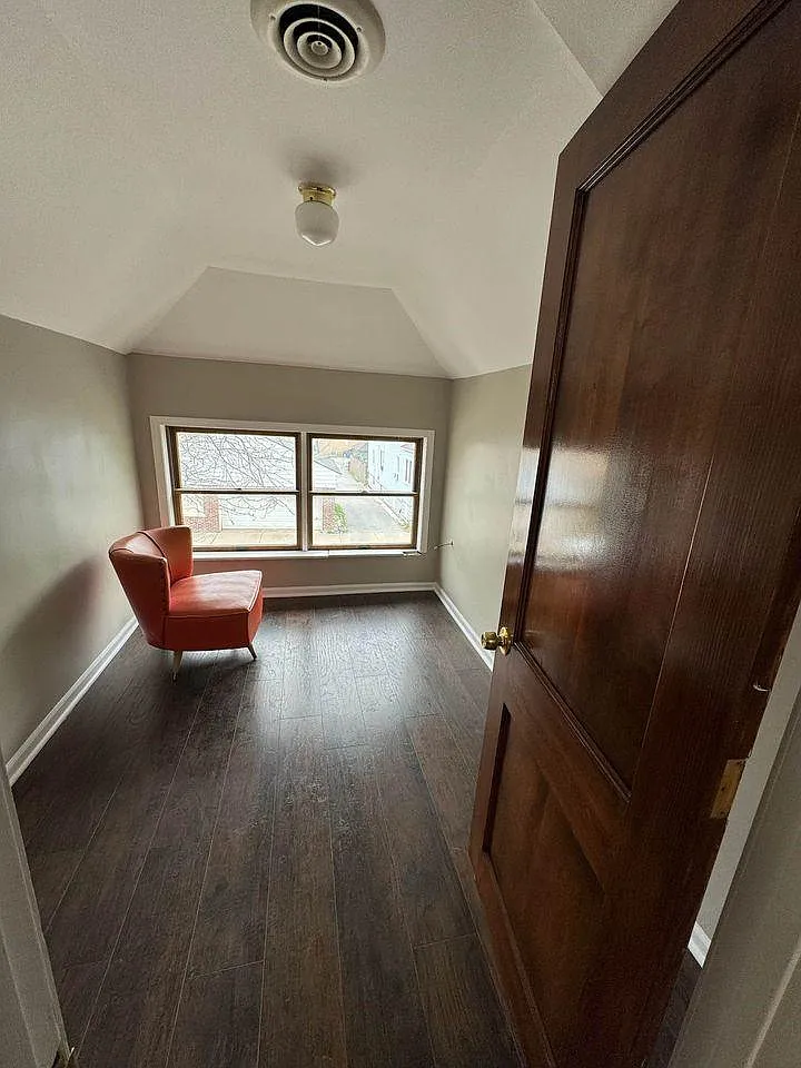 Davidson Pl, Whiting — Photo 3