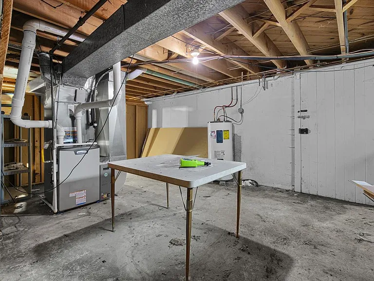 535 Wallace St — Photo 18