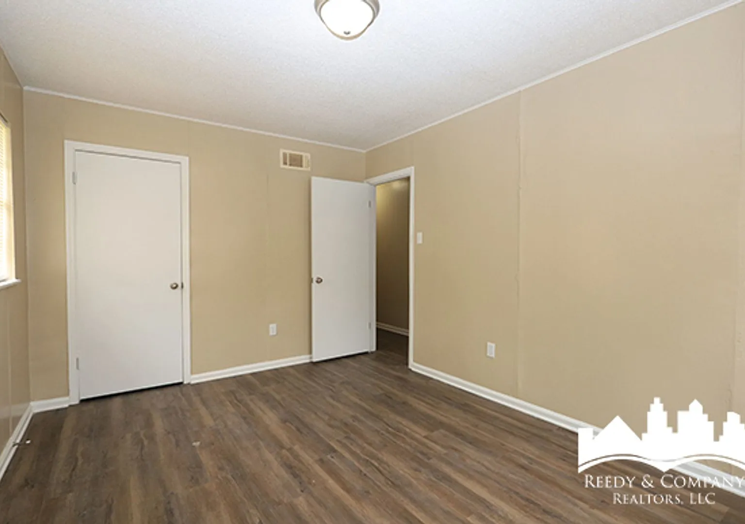 Welcome to 3822 Ford Road! — Photo 4
