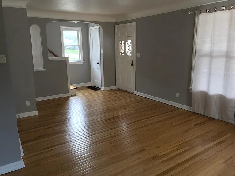 20754 Woodstock Ave — Photo 3
