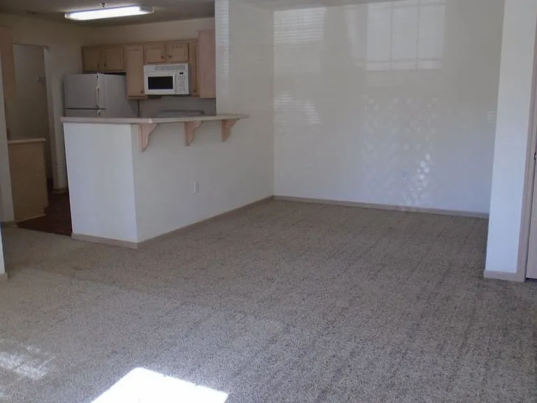 913 Westridge Dr #16 — Photo 6
