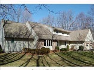 194 Bobby Ln, Manchester, CT 06040