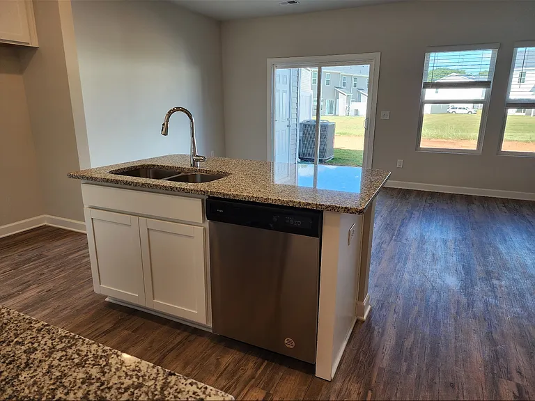 111 Telford Dr — Photo 3