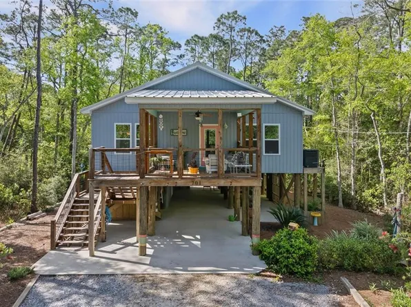 701 Huitres St, Dauphin Island, AL 36528
