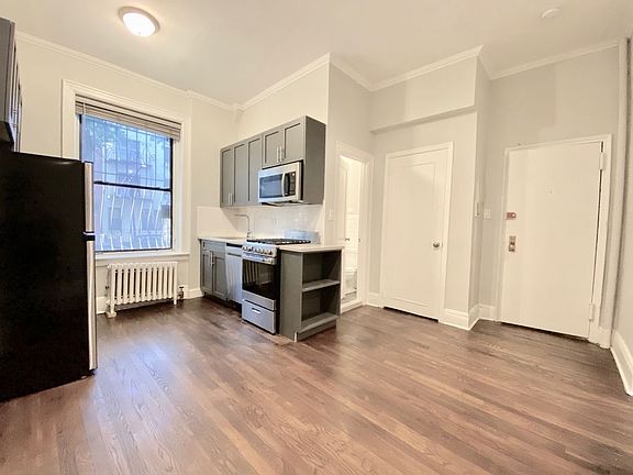 3rd image of 206 Saint Marks Ave APT 1F