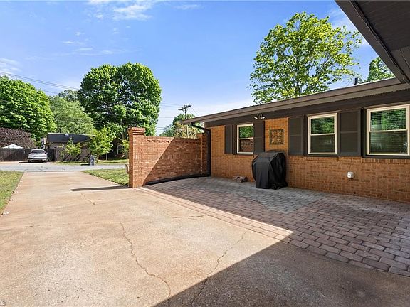 4th image of 4918 Starmount Dr