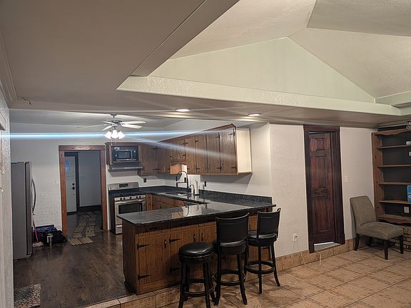 4th image of 220 Willow Ave