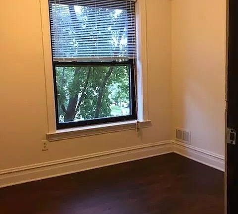 4th image of 2200 W Leland Ave