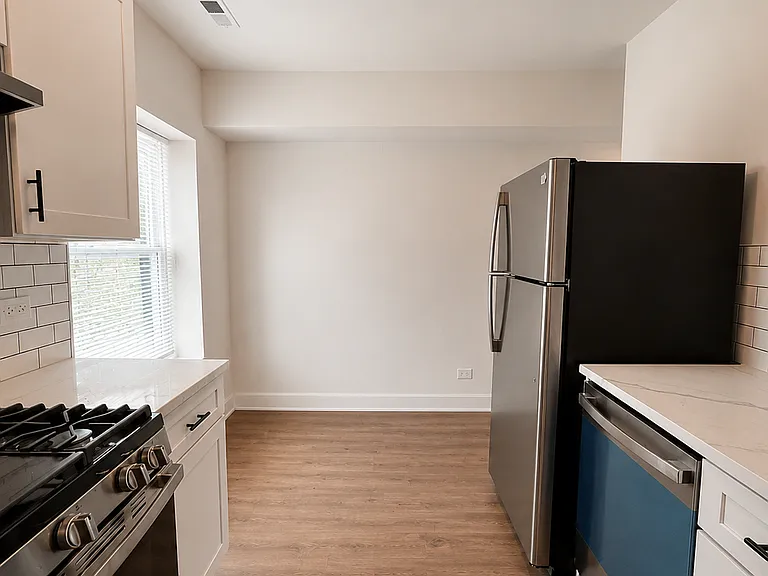 1605 W Fargo Ave — Photo 6