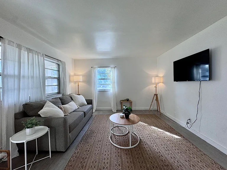 202 Lucerne Ave #12 — Photo 17