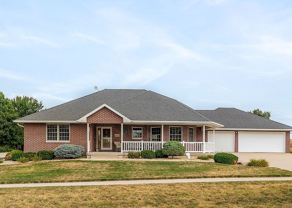 1st image of 1004 Rosewood Dr