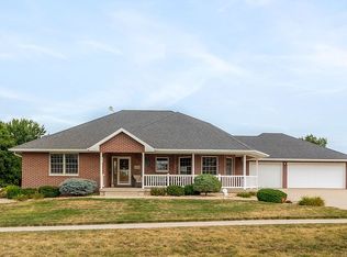 1004 Rosewood Dr, Manchester, IA 52057