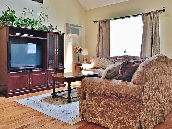 2nd image of 40 Casablanca Ct #20