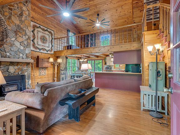 11th image of 147 Britton Ln