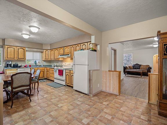 5th image of 104 E Hoffman Ave