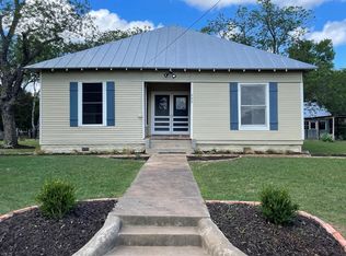 422 S Orange St, Fredericksburg, TX 78624