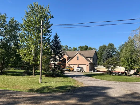 28810 West Rd, New Boston, MI 48164