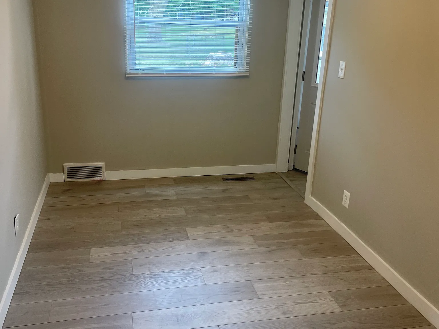 2 bed, 850 sqft, $1,600 — Photo 2