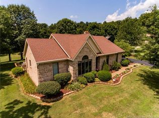 390 Chanda Ln, New Albany, IN 47150