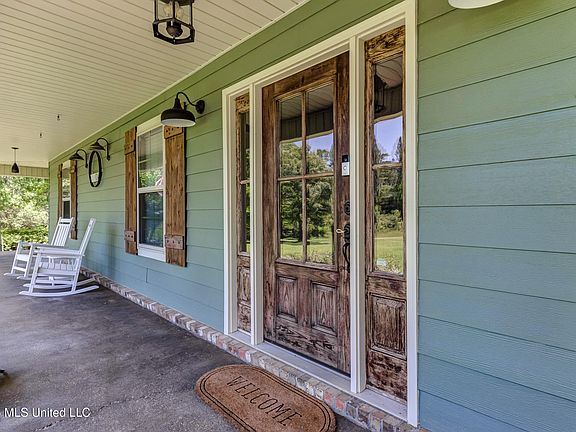 4th image of 17242 Spring Lake Dr E