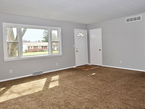 3rd image of 693 Laura Dr