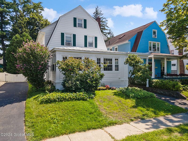 3rd image of 47 Euclid Avenue
