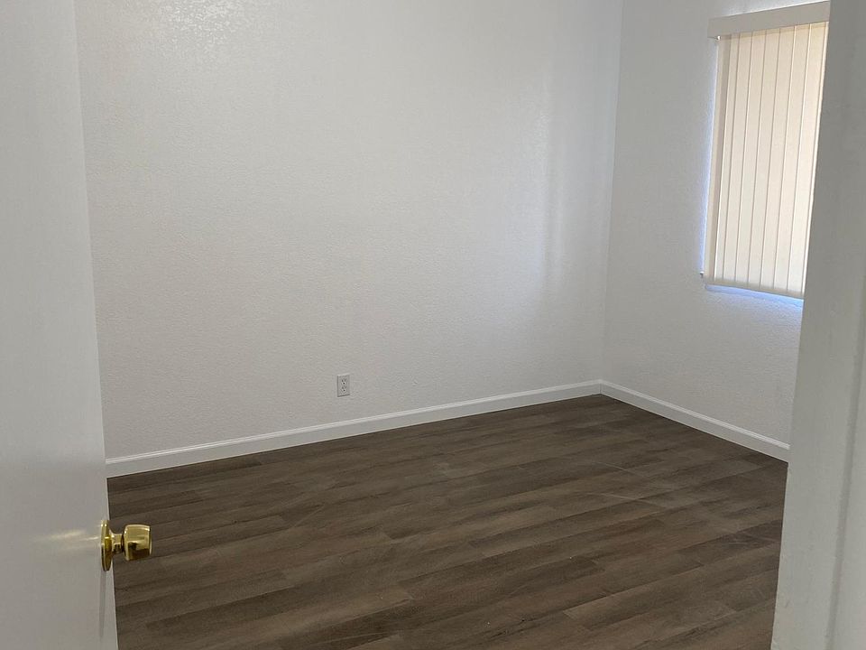 1st image of 2420 Oxford Way #X