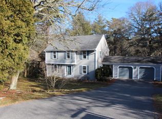 9 Bennets Neck Dr, Pocasset, MA 02559