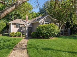35 Lincoln Ave, Lynnfield, MA 01940